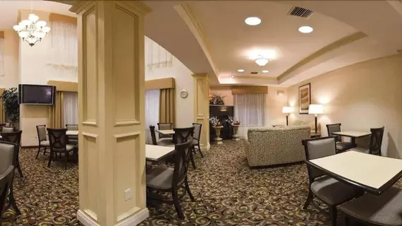 Holiday Inn Express Hotel & Suites Muskogee | Oklahoma - Muskogee (ve civarı) - Muskogee