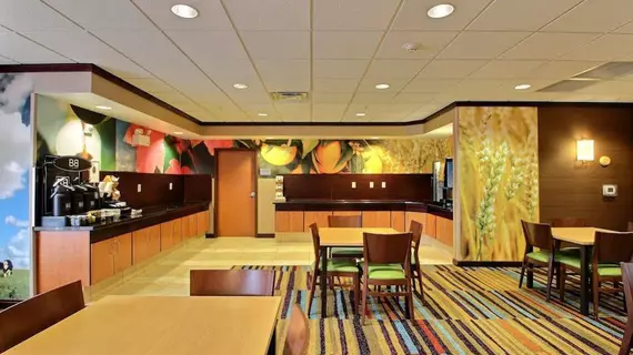 Fairfield Inn & Suites by Marriott Milwaukee Airport | Wisconsin - Milwaukee (ve civarı) - Oak Creek