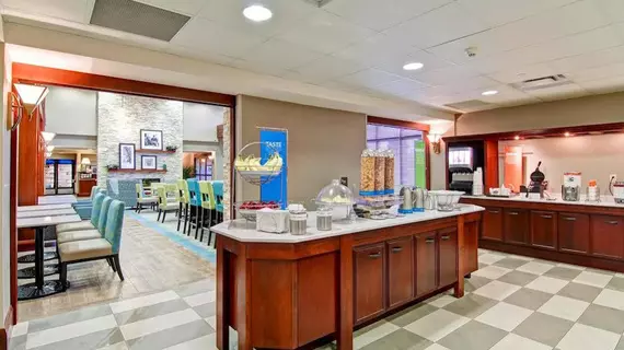 Hampton Inn & Suites Guelph | Ontario - Kitchener (ve civarı) - Guelph