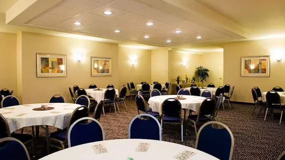 HOLIDAY INN EXPRESS & SUITES R | Saskatchewan - Regina