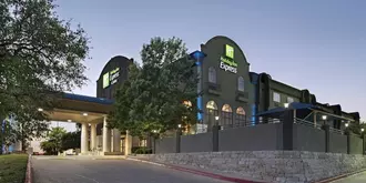 HOLIDAY INN EXPRESS & SUITES C