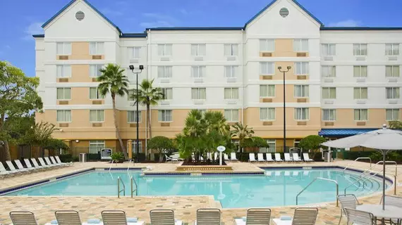 Fairfield Inn & Suites Orlando Lake Buena Vista in the Marriott Village | Florida - Orlando (ve civarı) - International Drive South Turizm Bölgesi