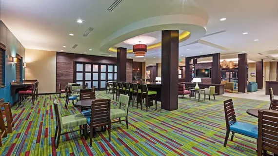 Fairfield Inn & Suites Austin Northwest/Research Blvd | Teksas - Austin (ve civarı) - Austin