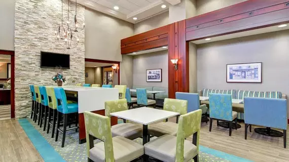 Hampton Inn & Suites Guelph | Ontario - Kitchener (ve civarı) - Guelph