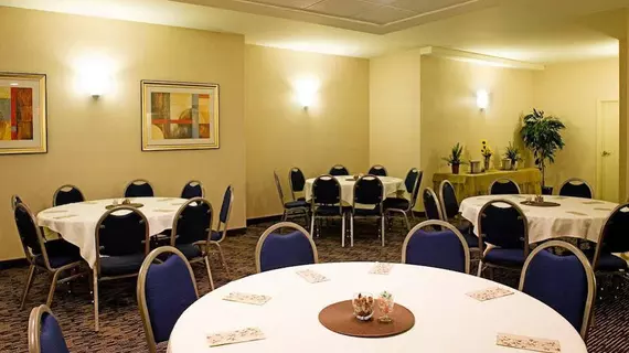 HOLIDAY INN EXPRESS & SUITES R | Saskatchewan - Regina