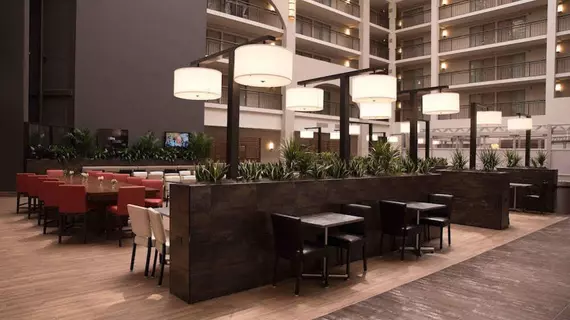 Embassy Suites Detroit - Livonia/Novi | Michigan - Detroit (ve civarı) - Livonia