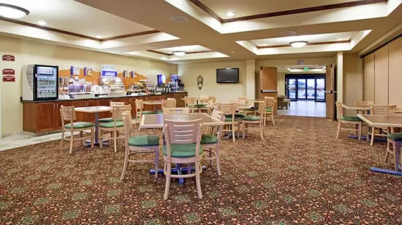 HOLIDAY INN EXPRESS & SUITES D | Wyoming - Douglas