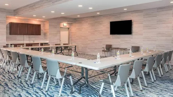 Holiday Inn Express & Suites Norwood-Boston Area | Massachusetts - Norwood