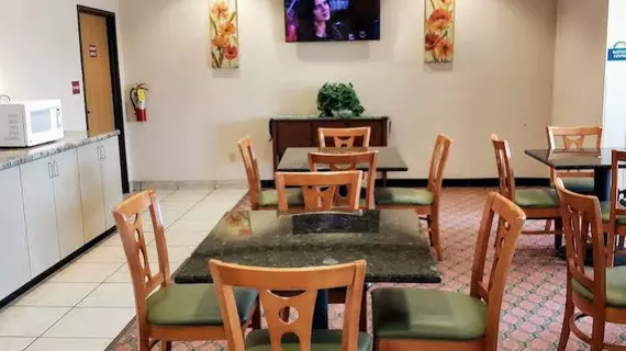 Days Inn - Jefferson City | Missouri - Columbia (ve civarı) - Jefferson City