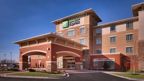 Holiday Inn Express & Suites Overland Park | Kansas - Kansas City (ve civarı) - Overland Park