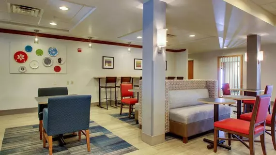 Holiday Inn Express Milwaukee North - Brown Deer/Mequon | Wisconsin - Milwaukee (ve civarı) - Milwaukee