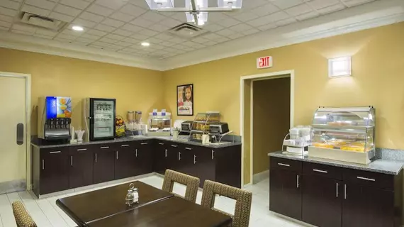 Holiday Inn Express Hotel & Suites Boston-Cambridge | Massachusetts - Cambridge - East Cambridge