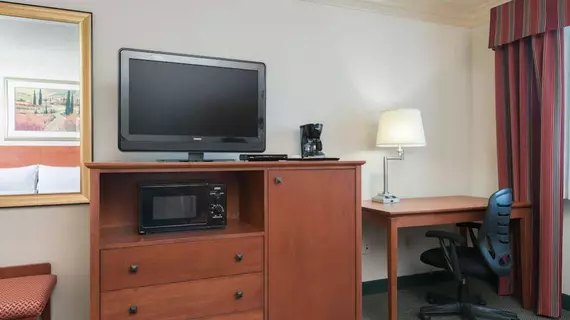 Holiday Inn Express Hotels & Suites Burlington | Washington - Vernon Dağı (ve civarı) - Burlington