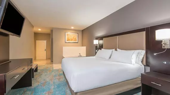 Holiday Inn Express & Suites Norwood-Boston Area | Massachusetts - Norwood