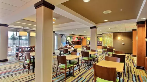 Fairfield Inn & Suites by Marriott Milwaukee Airport | Wisconsin - Milwaukee (ve civarı) - Oak Creek