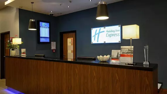 Holiday Inn Express Warsaw Airport | Mazovya Voyvodalığı