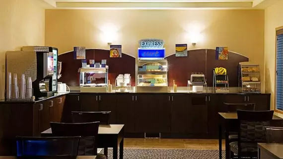 HOLIDAY INN EXPRESS & SUITES R | Saskatchewan - Regina