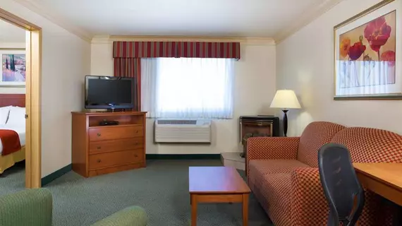 Holiday Inn Express Hotels & Suites Burlington | Washington - Vernon Dağı (ve civarı) - Burlington