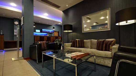 Holiday Inn Express Warsaw Airport | Mazovya Voyvodalığı