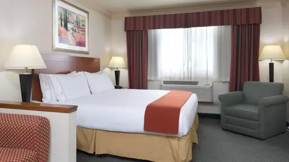 Holiday Inn Express Hotels & Suites Burlington | Washington - Vernon Dağı (ve civarı) - Burlington