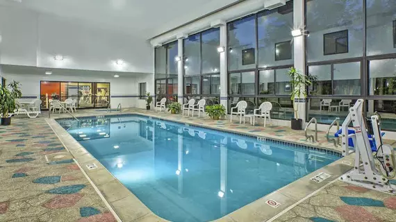 Hampton Inn Detroit/Belleville-Airport Area | Michigan - Detroit (ve civarı) - Belleville