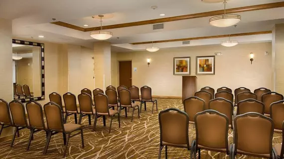 Holiday Inn Express Hotel & Suites Alexandria - Fort Belvoir | Virginia - İskenderiye - Belle Haven