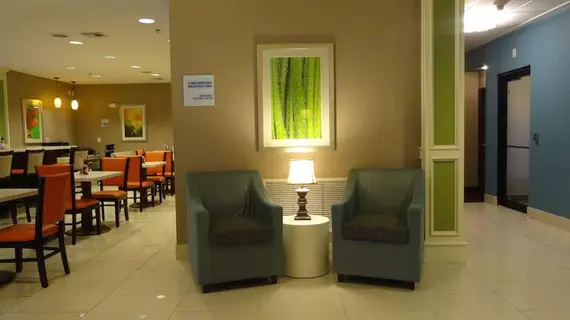 Holiday Inn Express Hotel Kansas City - Bonner Springs | Kansas - Kansas City (ve civarı) - Bonner Springs