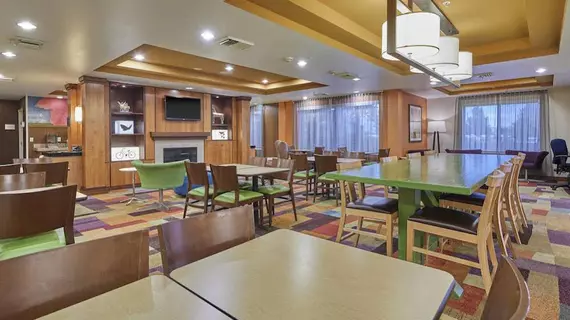 Fairfield Inn & Suites Burlington | Washington - Vernon Dağı (ve civarı) - Burlington