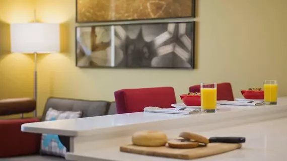 TOWNEPLACE SUITES RED DEER | Alberta - Red Deer (ve civarı) - Red Deer