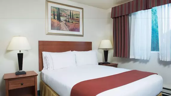 Holiday Inn Express Hotels & Suites Burlington | Washington - Vernon Dağı (ve civarı) - Burlington