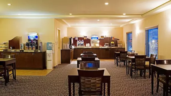 HOLIDAY INN EXPRESS & SUITES R | Saskatchewan - Regina