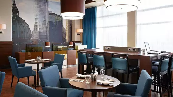 Courtyard by Marriott Montreal Airport | Quebec - Montreal (ve civarı) - Montreal - Saint-Laurent