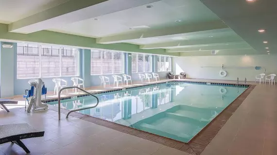 Holiday Inn Express & Suites Norwood-Boston Area | Massachusetts - Norwood