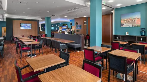 Holiday Inn Express Warsaw Airport | Mazovya Voyvodalığı