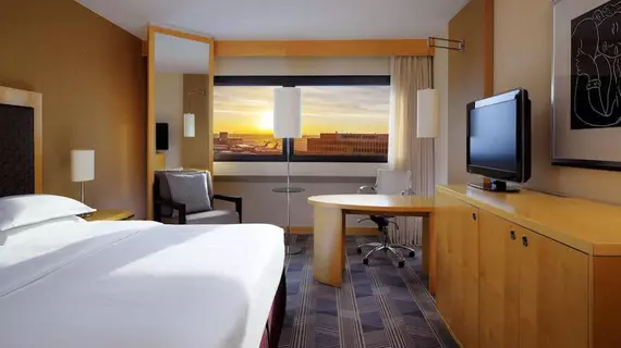 Sheraton Frankfurt Airport Hotel & Conference Center | Hessen - Frankfurt (ve civarı) - Cargo City - Frankfurt Havaalanı Bölgesi