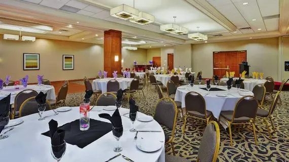 Holiday Inn Express Newmarket | Ontario - Toronto (ve civarı) - Newmarket