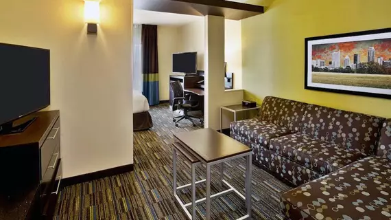 Fairfield Inn & Suites Austin Northwest/Research Blvd | Teksas - Austin (ve civarı) - Austin