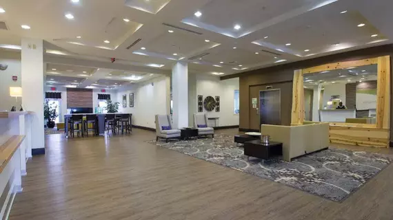 Holiday Inn Hotel & Suites Bloomington Airport | İllinois - Bloomington (ve civarı) - Bloomington