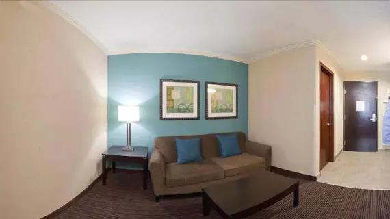 Holiday Inn Express Hotel & Suites North Kansas City | Missouri - Kansas City (ve civarı) - North Kansas City