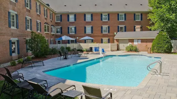 Holiday Inn Express and Suites Merrimack | New Hampshire - Manchester (ve civarı) - Merrimack