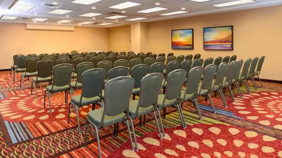 Holiday Inn Hotel & Suites Overland Park-Convention Center | Kansas - Kansas City (ve civarı) - Overland Park