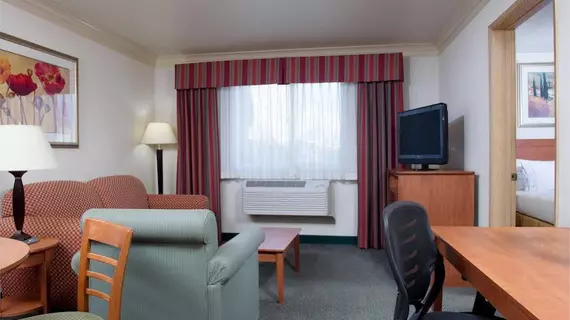 Holiday Inn Express Hotels & Suites Burlington | Washington - Vernon Dağı (ve civarı) - Burlington