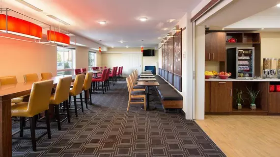 TOWNEPLACE SUITES RED DEER | Alberta - Red Deer (ve civarı) - Red Deer