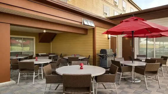 TOWNEPLACE SUITES RED DEER | Alberta - Red Deer (ve civarı) - Red Deer