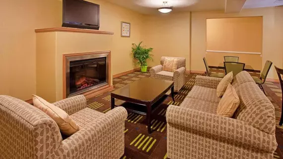 Holiday Inn Express Hotel & Suites Kansas City Sports Complex | Missouri - Kansas City (ve civarı) - Kansas