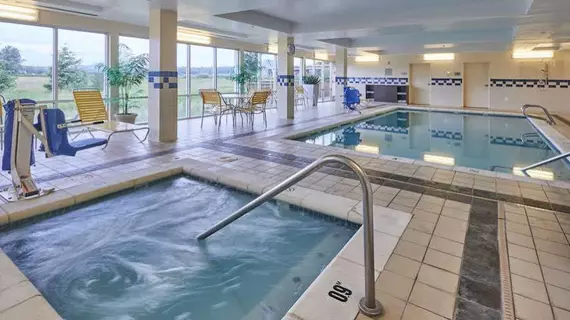 Fairfield Inn & Suites Burlington | Washington - Vernon Dağı (ve civarı) - Burlington