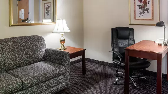 Quality Suites Lake Wright | Virginia - Norfolk - Virginia Beach (ve civarı) - Norfolk