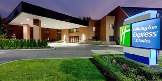 HOLIDAY INN EXPRESS & SUITES M