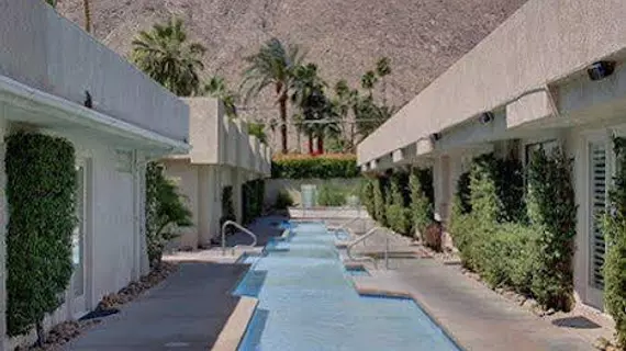 La Joya Inn- A Gay Men's Clothing Optional Resort | Kaliforniya - Imperial County - Palm Springs (ve civarı) - Palm Springs