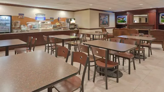 HOLIDAY INN EXPRESS & SUITES M | Ohio - Cleveland (ve civarı) - Mentor